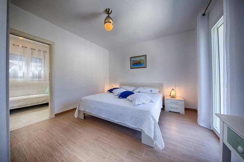 Molo Trovna Apartments Vis Eksteriør bilde
